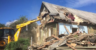 Промышленный демонтаж пристроек к дому в Якутске | Цены от 582 руб. за м2